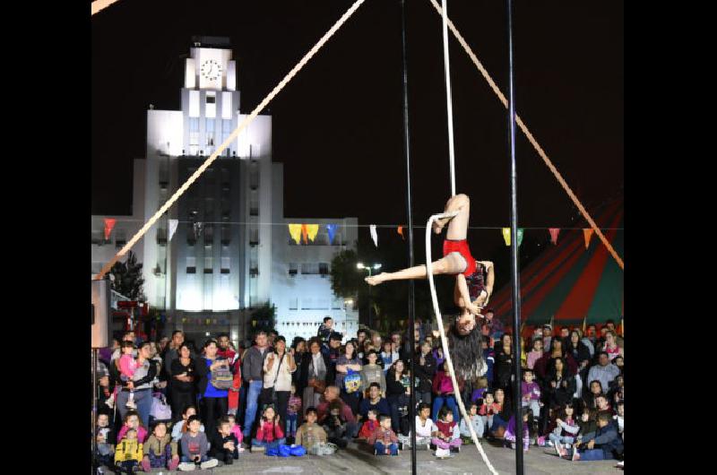 Cientos de vecinos disfrutaron del segundo Festival de Circo en la Grigera