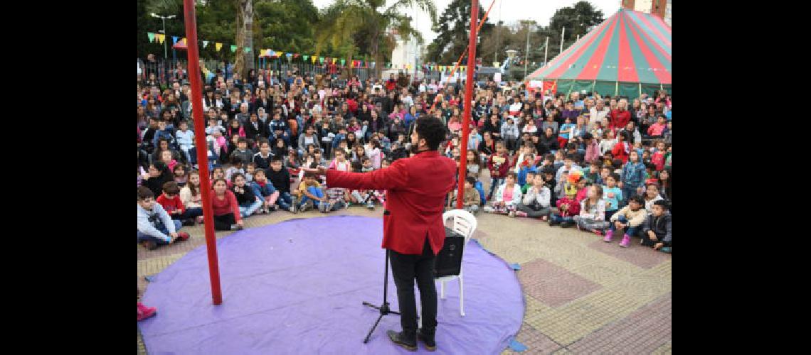 Cientos de vecinos disfrutaron del segundo Festival de Circo en la Grigera