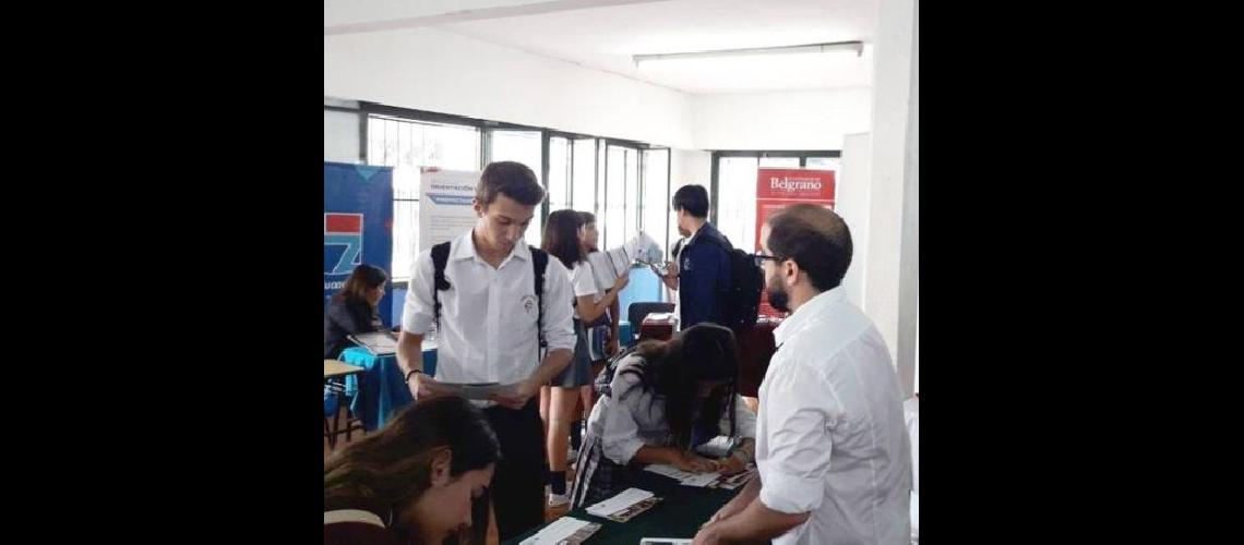 Lomas- orientan a alumnos sobre las carreras a estudiar en el futuro