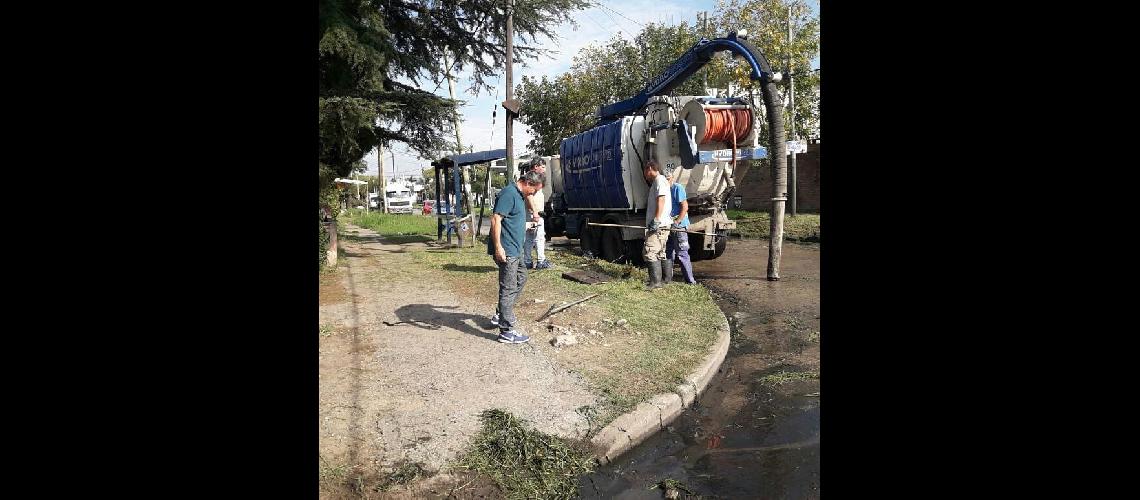Intensificaron la limpieza del Arroyo del Rey en varios puntos de Llavallol