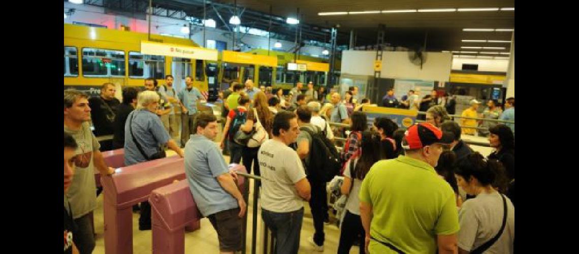 Con protestas el conflicto en el subte se profundiza la proacutexima semana