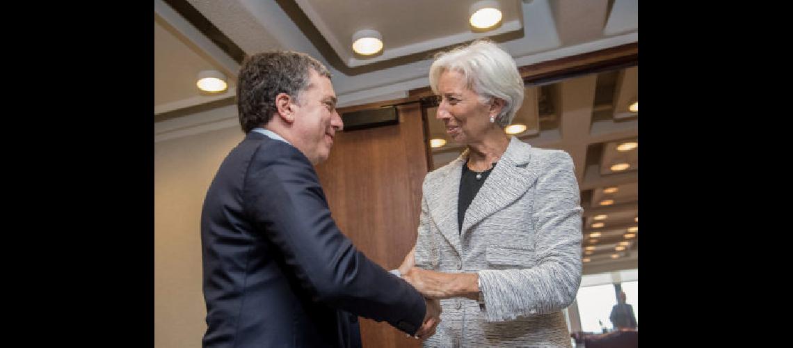El Gobierno comenzoacute las negociaciones con el Fondo Monetario Internacional