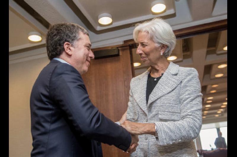 El Gobierno comenzoacute las negociaciones con el Fondo Monetario Internacional
