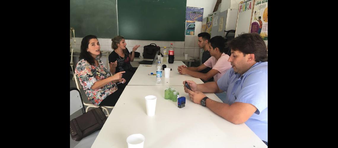 Conectan a empresas con vecinos que buscan trabajo