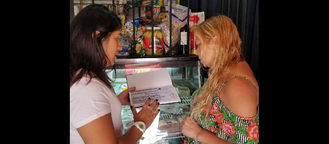 Maacutes vecinos ponen en regla sus comercios y acceden a beneficios