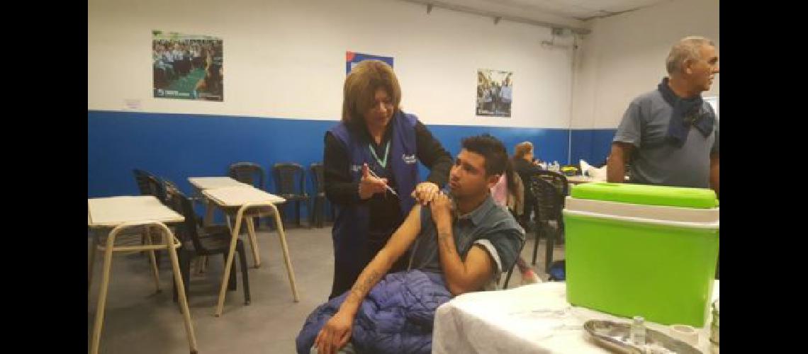 Nuevos operativos de vacunacioacuten en todos los barrios de Lomas