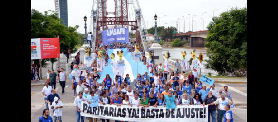 Docentes bonaerenses ratifican medida de fuerza para este martes