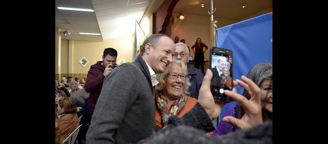 El Municipio entregoacute subsidios a los centros de jubilados de Lomas