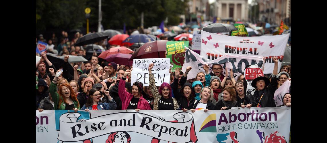 Los irlandeses aprobaron legalizar el aborto por amplia mayoriacutea