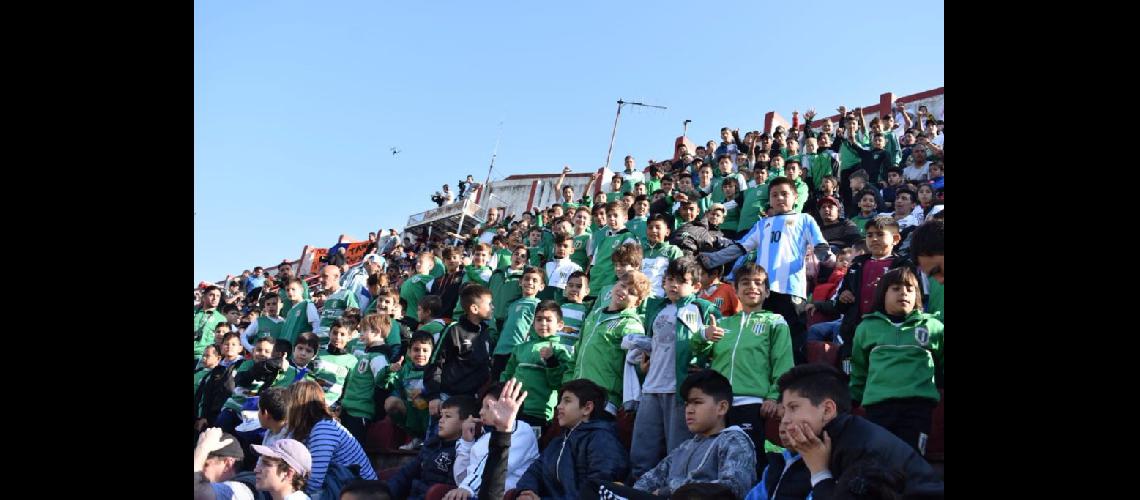 Clubes de la Regioacuten dijeron presente en la praacutectica de la Seleccioacuten Argentina