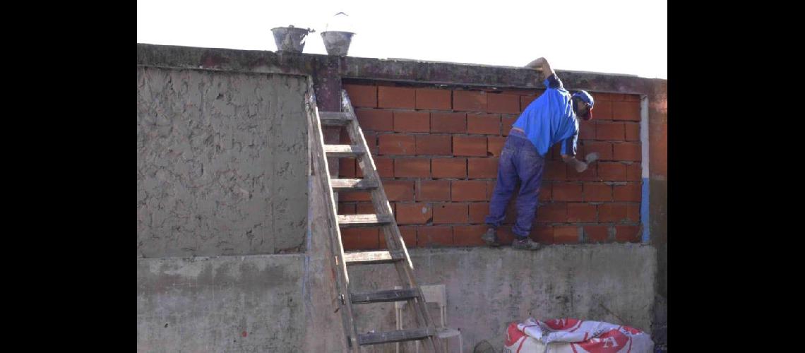 Realizaraacuten obras de refaccioacuten en otras 50 escuelas de Lomas