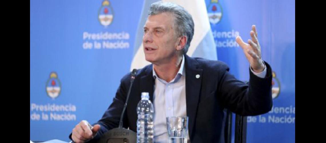 Maacutes del 60-en-porciento- considera injusta la suba de tarifas y desaprueba veto de Macri