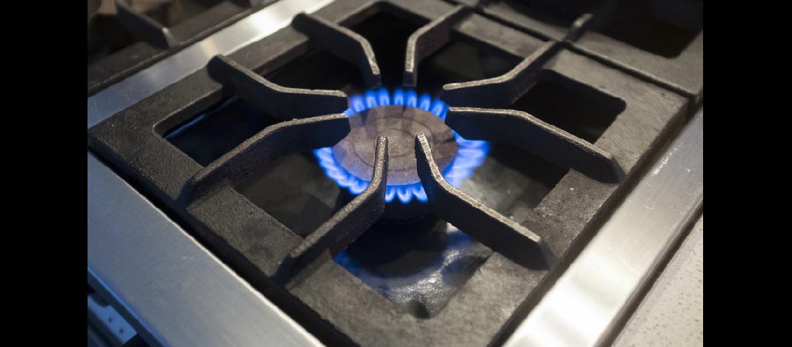 Por dos meses se suspende el aumento de la tarifa social del gas