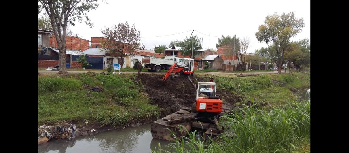 Despejan la basura en el Arroyo del Rey para prevenir desbordes