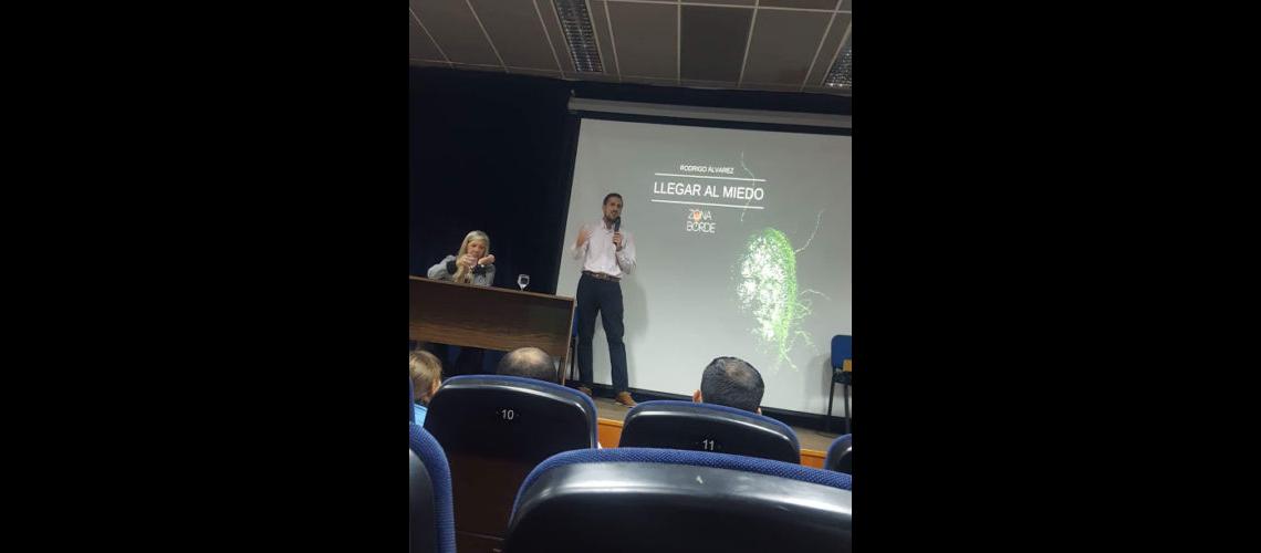 ldquoLlegar al miedordquo el primer libro de cuentos de Rodrigo Aacutelvarez