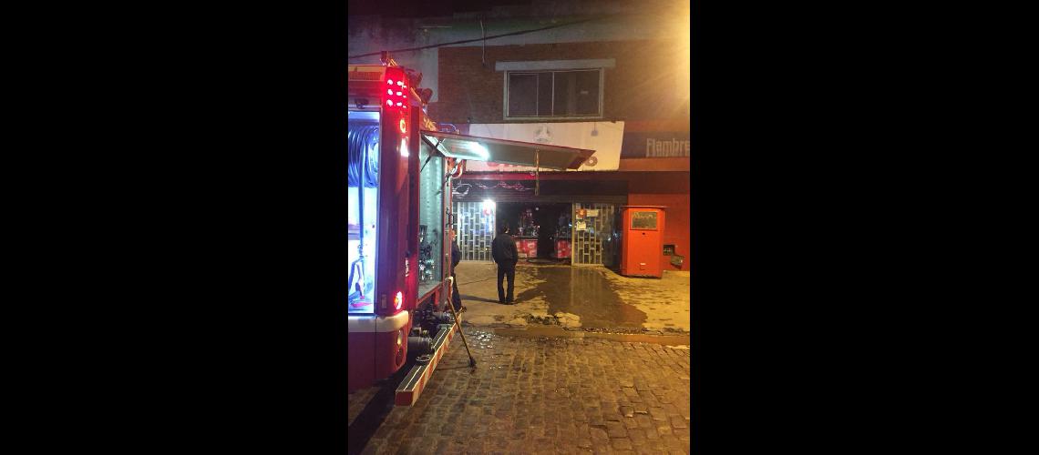 Banfield- se incendioacute un suacuteper chino