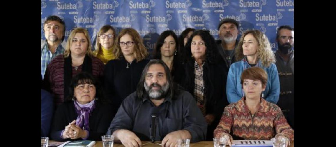 Los maestros se reuacutenen este lunes para ponerle fecha al paro de 48 horas