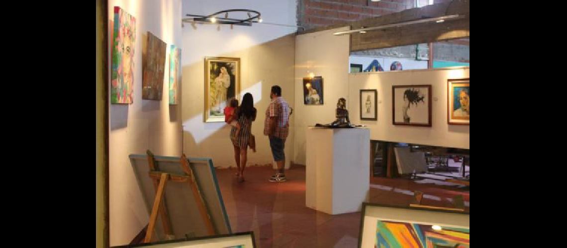 Expo y taller de arte en la Plaza Canning