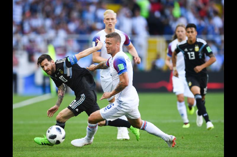 Argentina empatoacute con Islandia y dejoacute algunas dudas