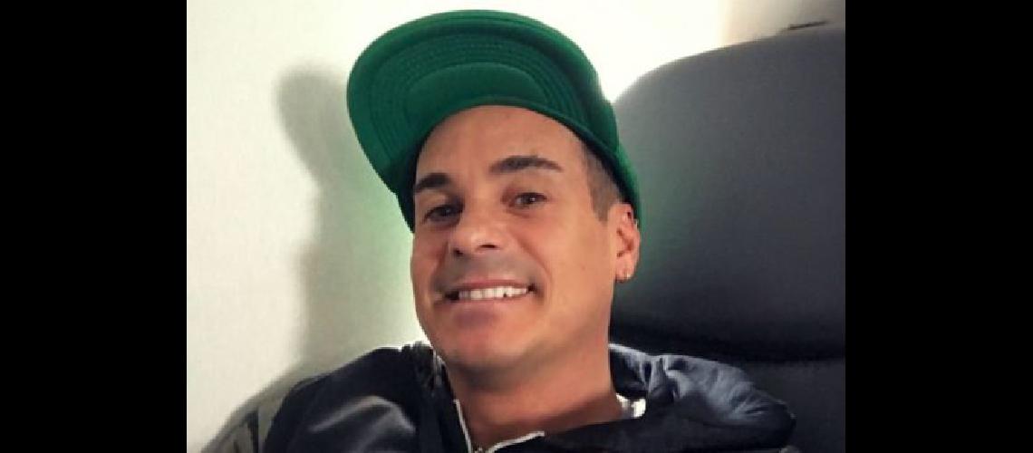 Hernaacuten Caire operado de urgencia