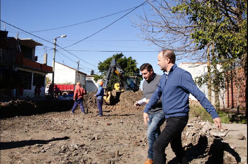 Lomas- comenzaron las obras de asfalto en los accesos a escuelas