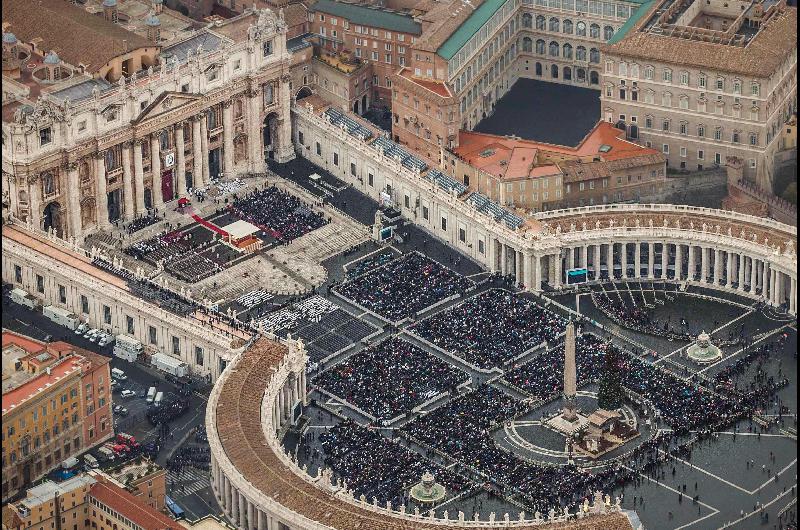 El Vaticano condenoacute a un diplomaacutetico por manejar pornografiacutea infantil