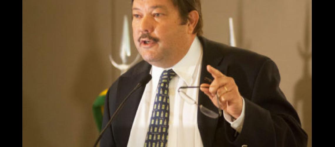 Que Dujovne traiga la plata que tiene afuera en vez de hablar del campo