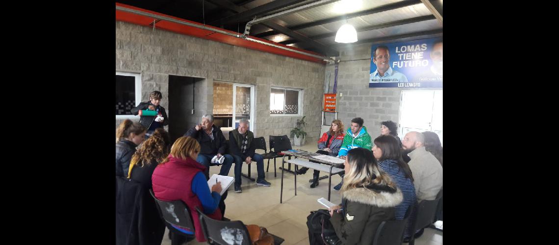 Asisten a vecinos inmigrantes en distintas sedes