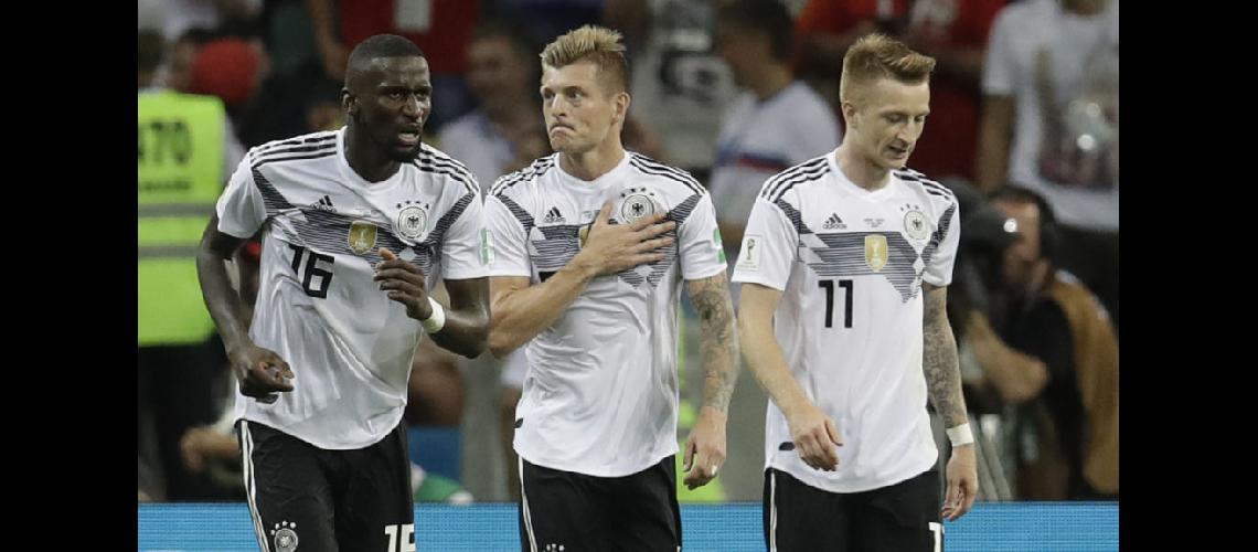 Alemania y Brasil buscan sus boletos