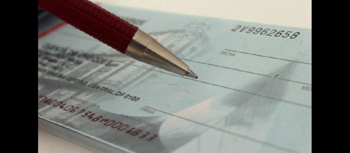 Aumentan los cheques rechazados y hay alarma en el Gobierno