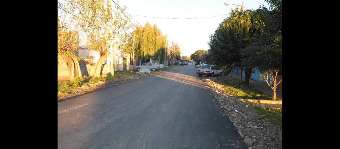 San Joseacute- convierten maacutes cuadras de tierra en nuevos pavimentos