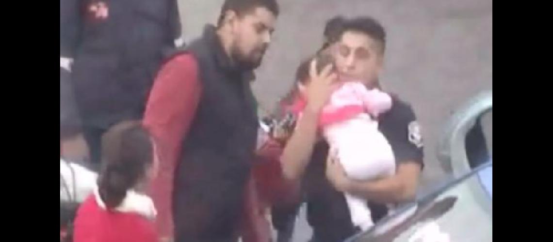 Maximiliano De Los Santos el Policiacutea Local que salvoacute la vida de una beba
