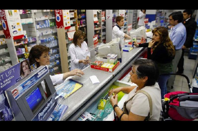 Aumentos de medicamentos y prepagas superan a la inflacioacuten