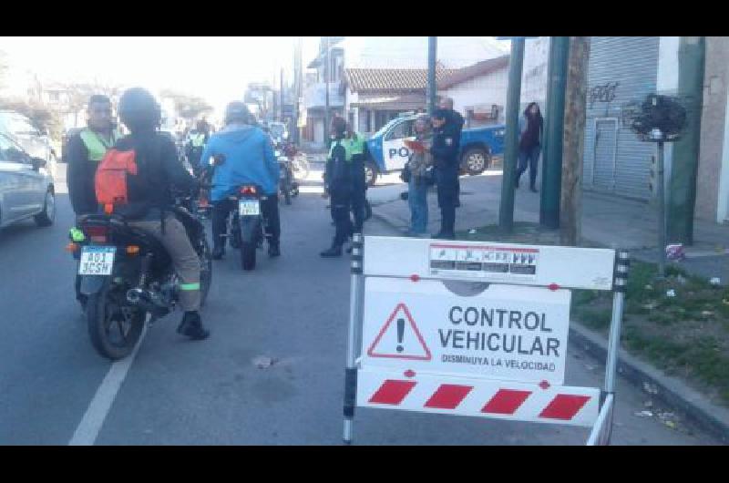 Intensifican el control sobre las motos que circulan por Lomas