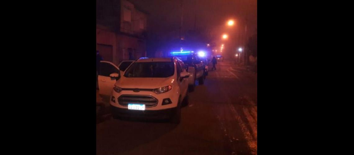 Detienen a cuatro personas acusadas de robar celulares en Lanuacutes