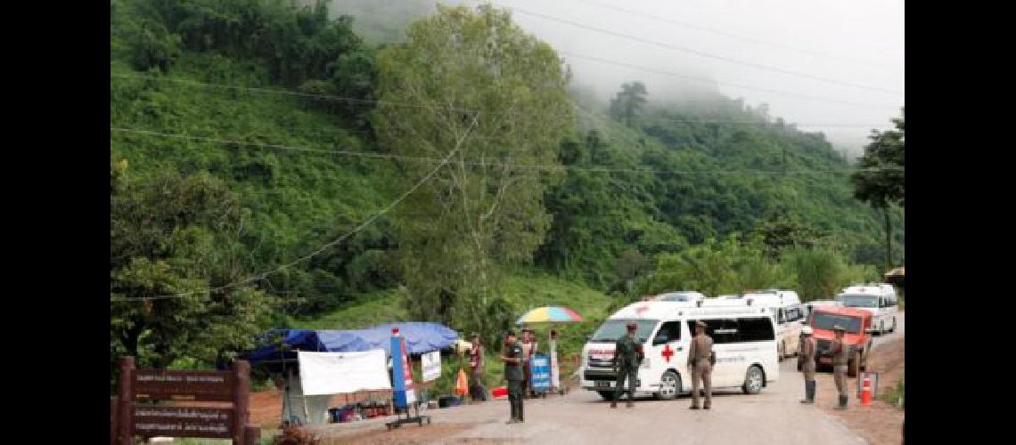 Tailandia- rescataron a los chicos y al entrenador tras 17 diacuteas en la cueva