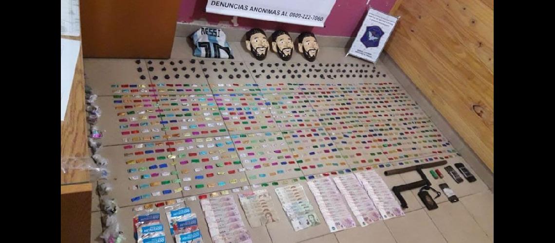 Una banda robaba y vendiacutea drogas con caretas de Lionel Messi