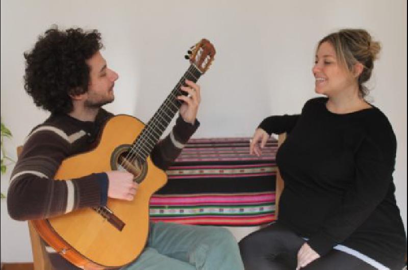 Coca Moscatelli y Marcos Monk traen sus canciones a Adrogueacute