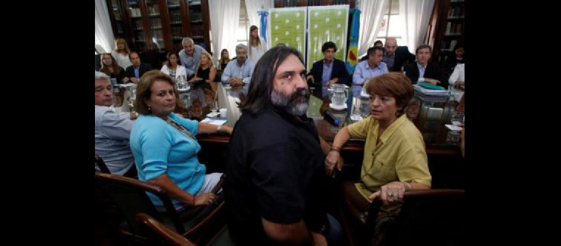 Despueacutes de tres meses el Gobierno y los docentes vuelven a sentarse a negociar
