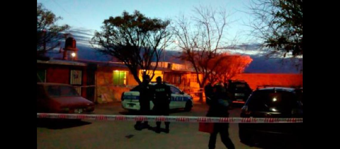 Triple crimen en Mendoza- asesinan a una mujer su hija y a un nene de 4 antildeos
