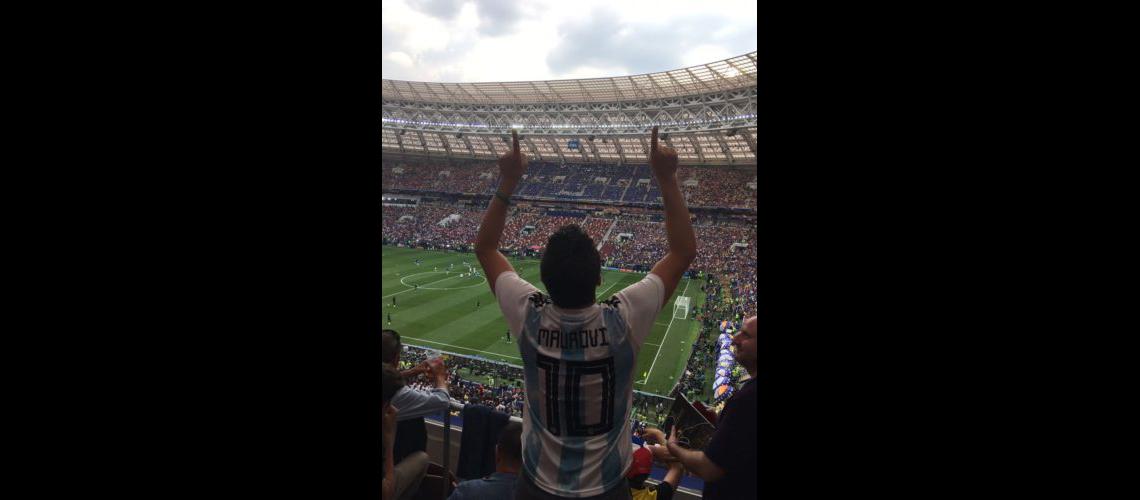 Mauro Martiacutenez el vecino que cumplioacute el suentildeo de ver la final del Mundial