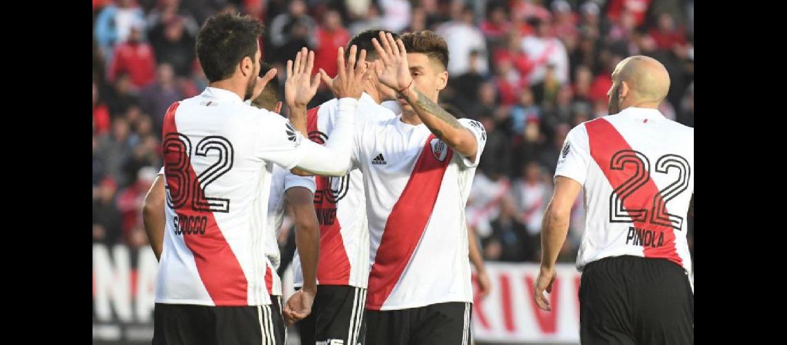 Con todas sus figuras River se mide ante Villa Daacutelmine