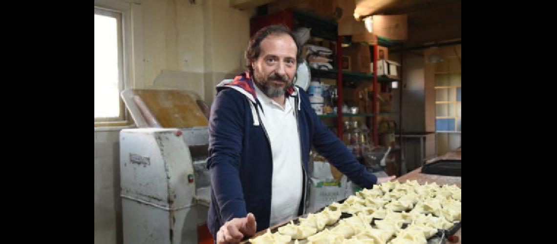 Dos referentes de la panaderiacutea lomense homenajean a los artesanos del pan en su diacutea