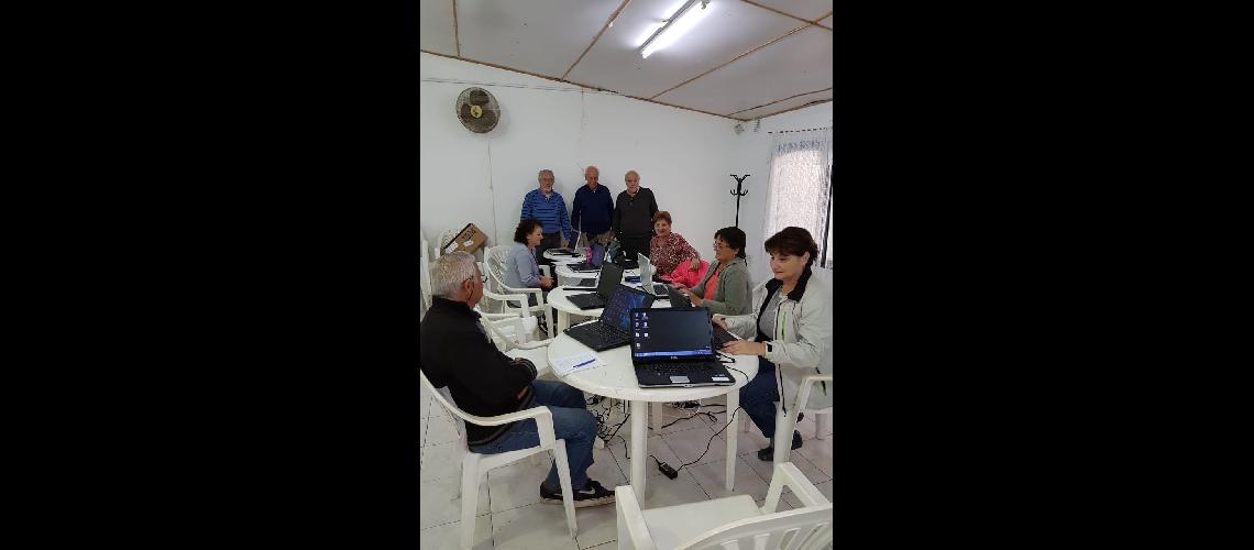 Con subsidios del Municipio de Lomas los centros de jubilados se renuevan