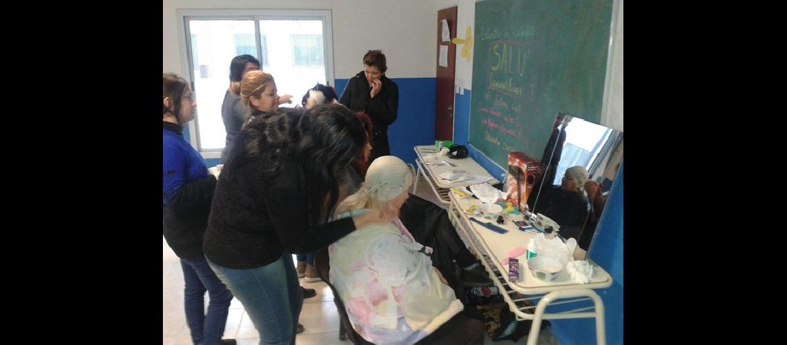 Nueva edicioacuten del curso de peluqueriacutea en Lomas
