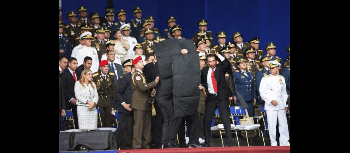 Un grupo militar se atribuyoacute el ataque a Maduro