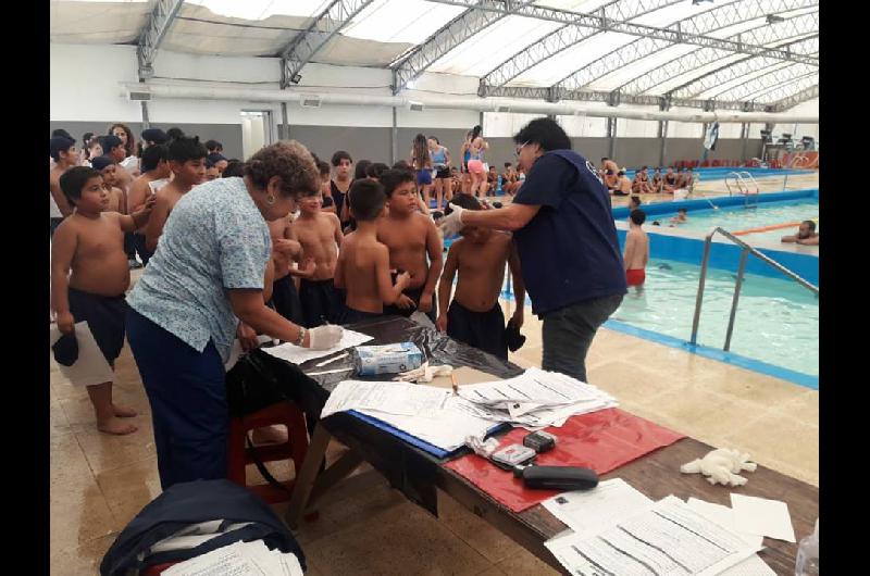 Aprendiendo a Nadar- miles de chicos practican natacioacuten gratis