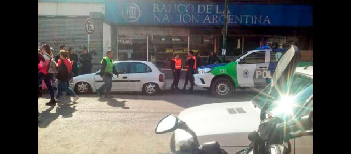 Amenaza de bomba en dos bancos de Monte Grande