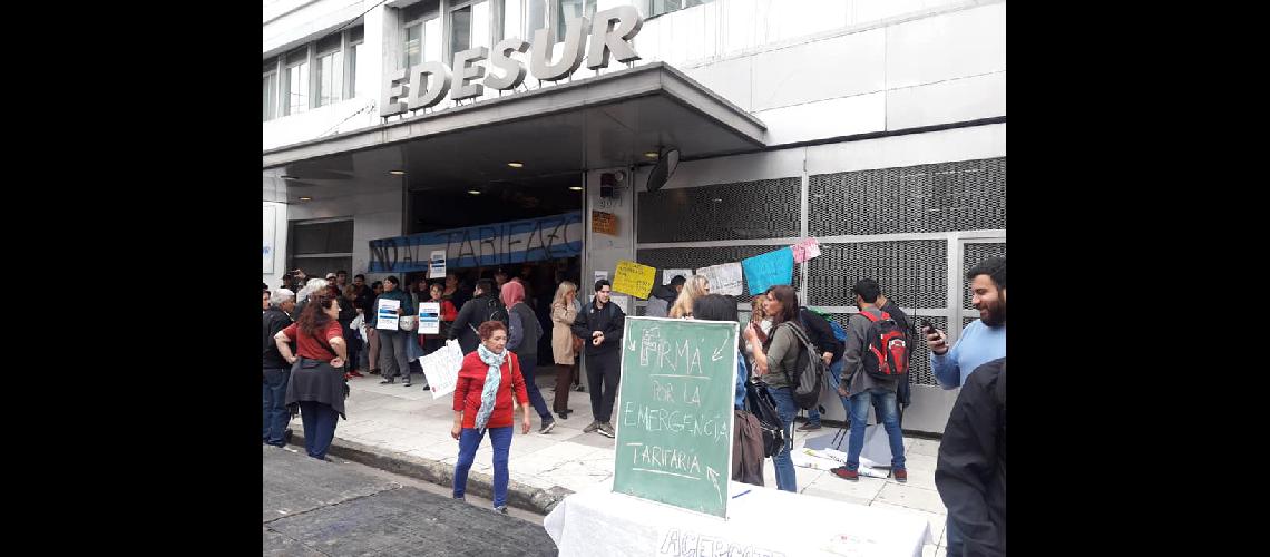El Municipio de Lomas impulsa reclamos colectivos contra AySA y Edesur