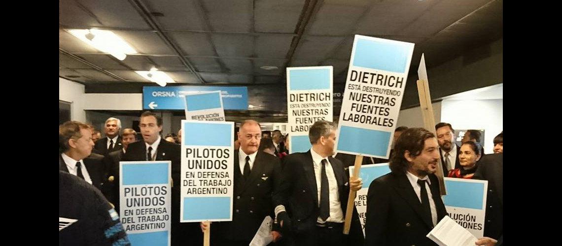 Aeroparque- protesta de los trabajadores aeronauacuteticos